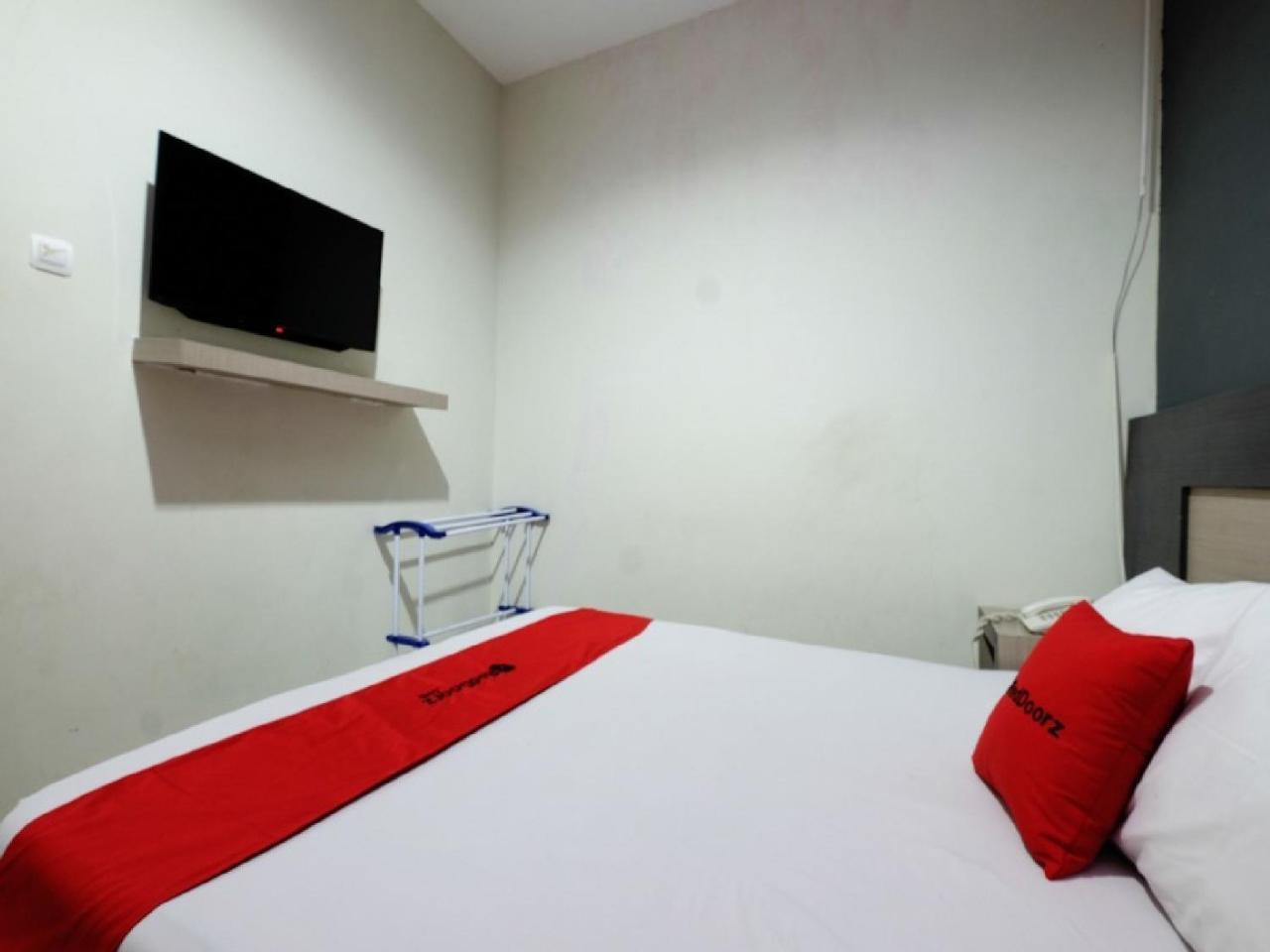 Reddoorz Near Moro Mall Пурвокерто Экстерьер фото