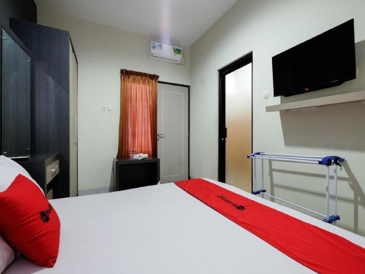 Reddoorz Near Moro Mall Пурвокерто Экстерьер фото