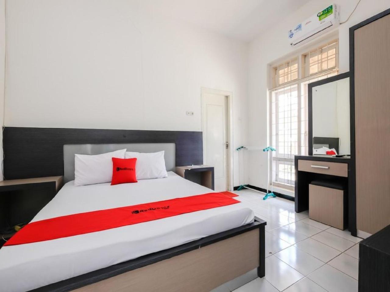 Reddoorz Near Moro Mall Пурвокерто Экстерьер фото