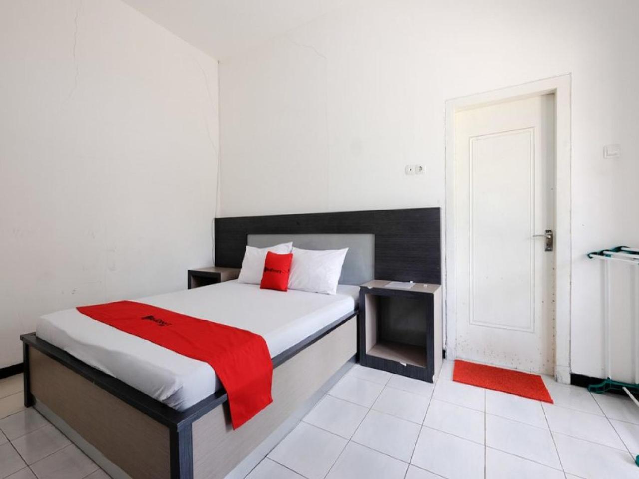 Reddoorz Near Moro Mall Пурвокерто Экстерьер фото