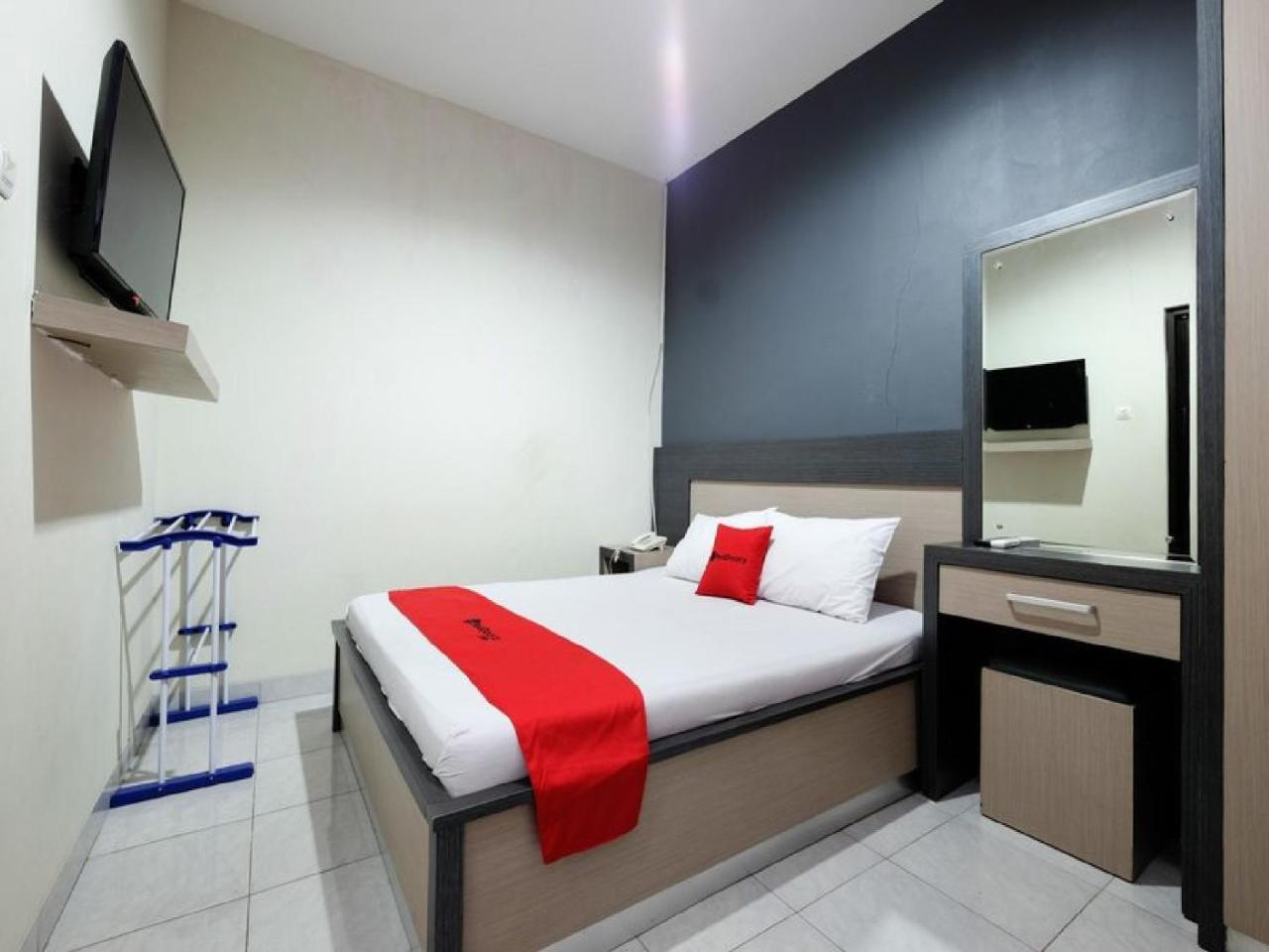 Reddoorz Near Moro Mall Пурвокерто Экстерьер фото