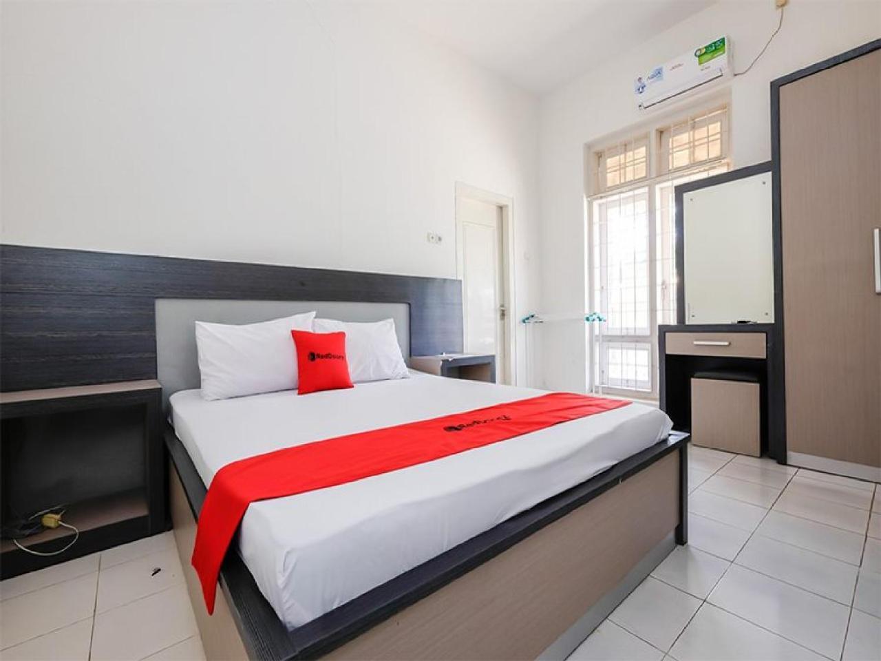 Reddoorz Near Moro Mall Пурвокерто Экстерьер фото